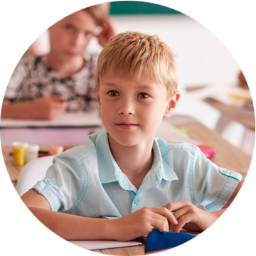 dziecko idzie do szkoły